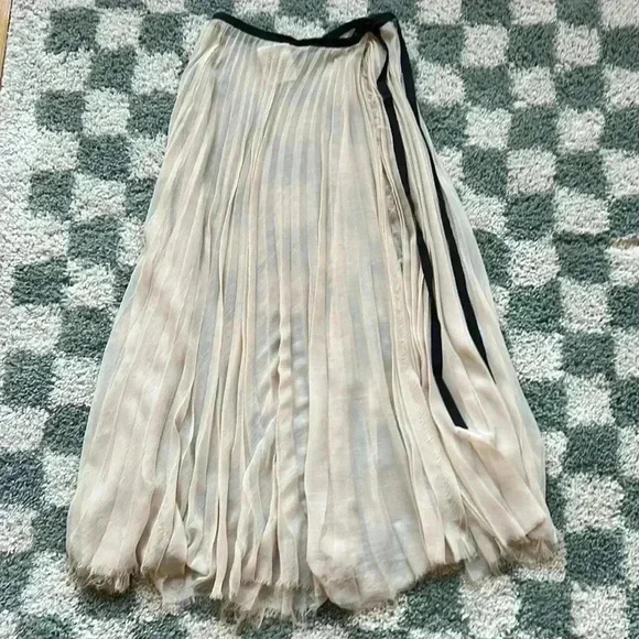 Free People Dresses & Skirts - FP One Gorgeous Chiffon Pleated Skirt
